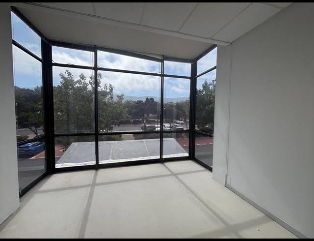 400M² OFFICE TO LET IN PLATTEKLOOF 3